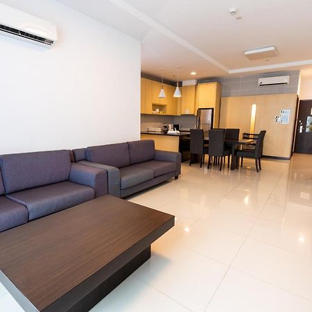 Luco Apartments @ Imperial Suites 쿠칭 외부 사진